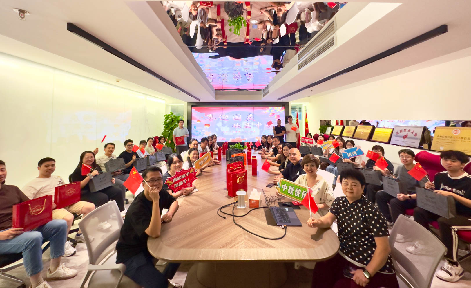 企业活动｜乐竞（中国）一站式体育服务装饰2025年喜迎国庆，欢度中秋